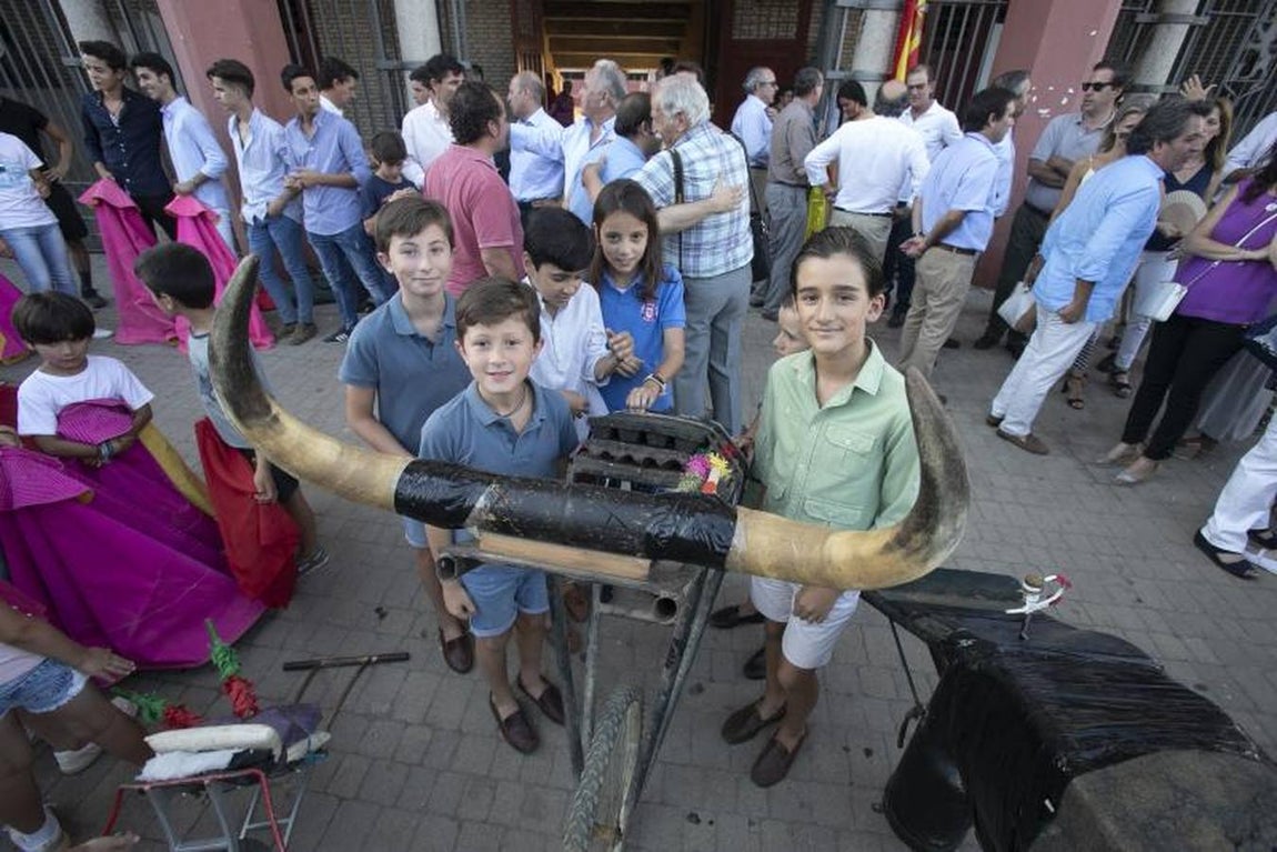 En imágenes, el apoyo a la Escuela Círculo Taurino de Córdoba