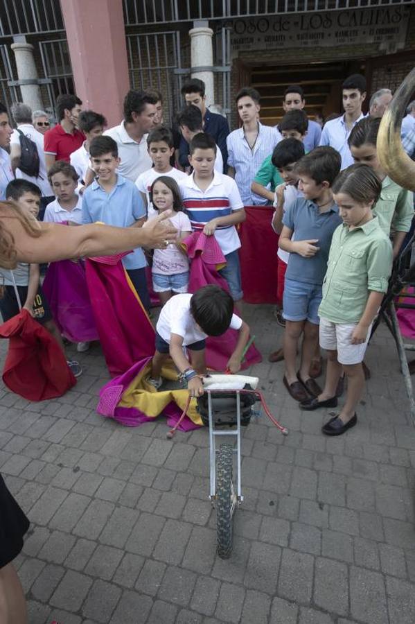 En imágenes, el apoyo a la Escuela Círculo Taurino de Córdoba