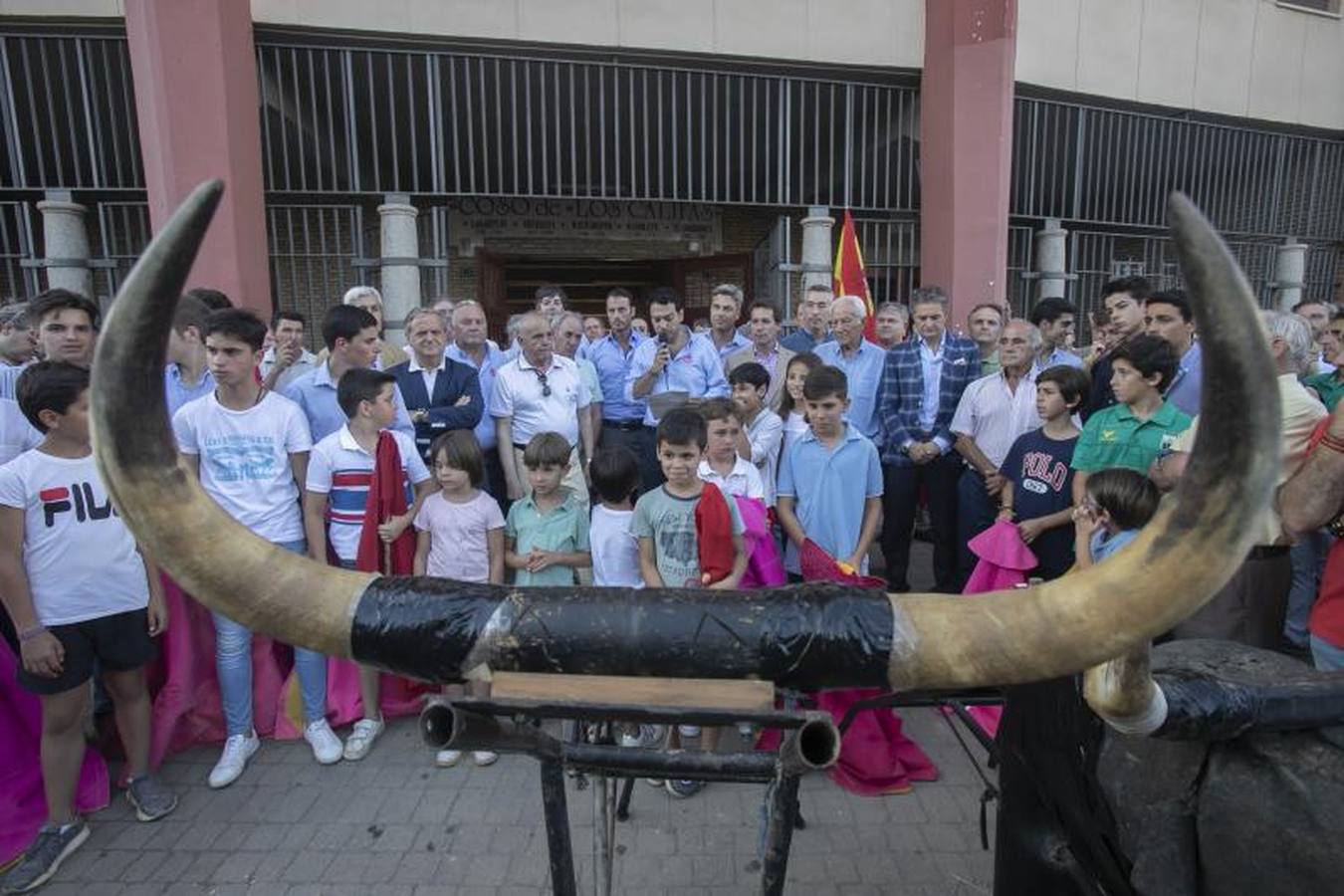 En imágenes, el apoyo a la Escuela Círculo Taurino de Córdoba