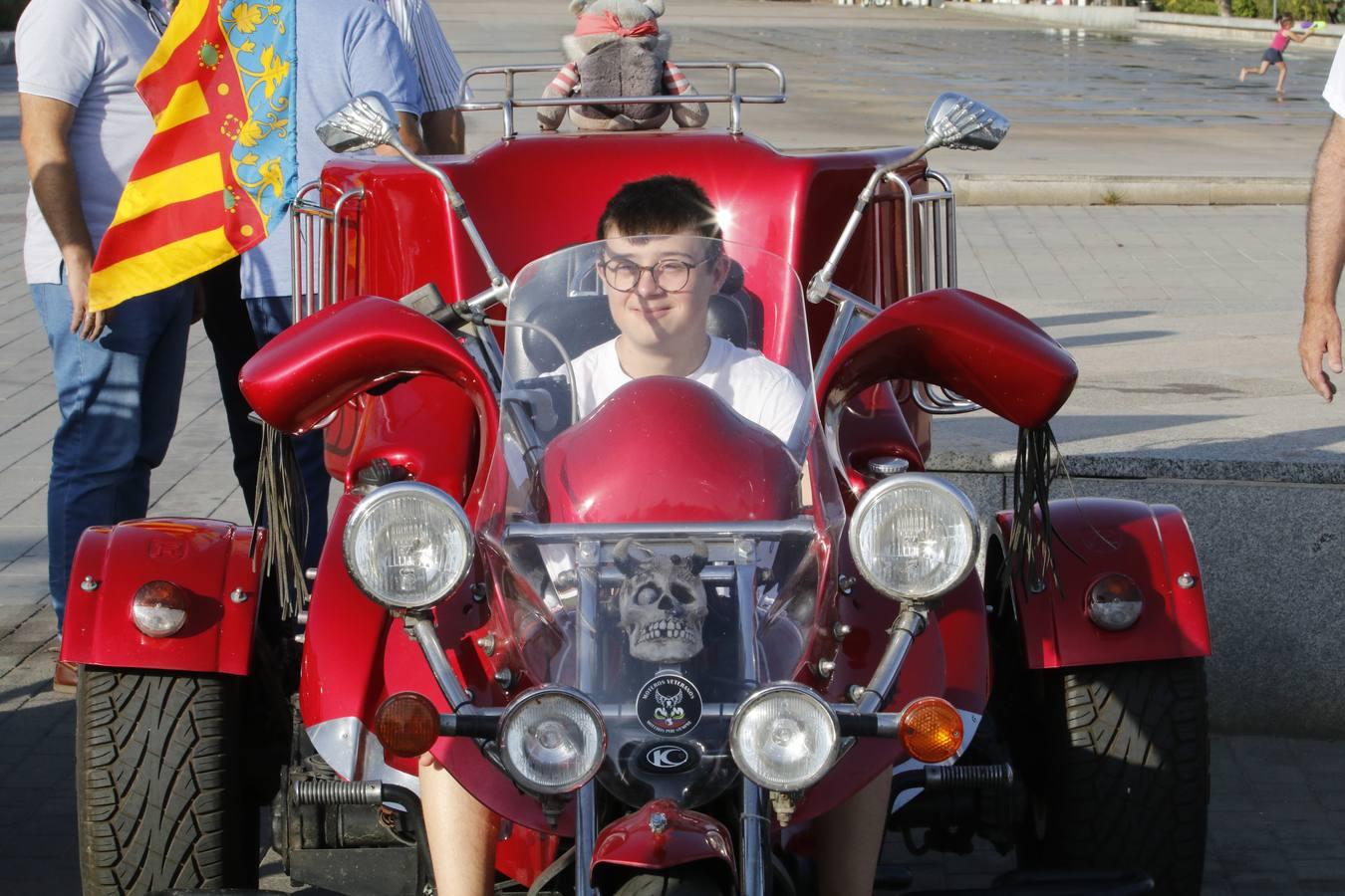 El paseo en moto de jóvenes con síndrome de Down, en imágenes