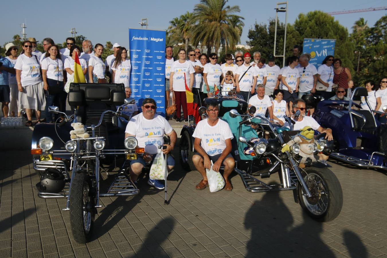 El paseo en moto de jóvenes con síndrome de Down, en imágenes