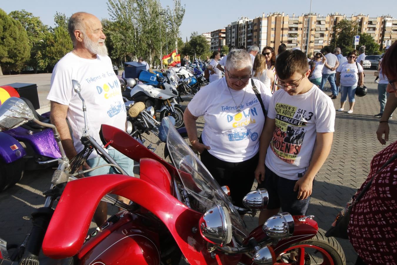 El paseo en moto de jóvenes con síndrome de Down, en imágenes