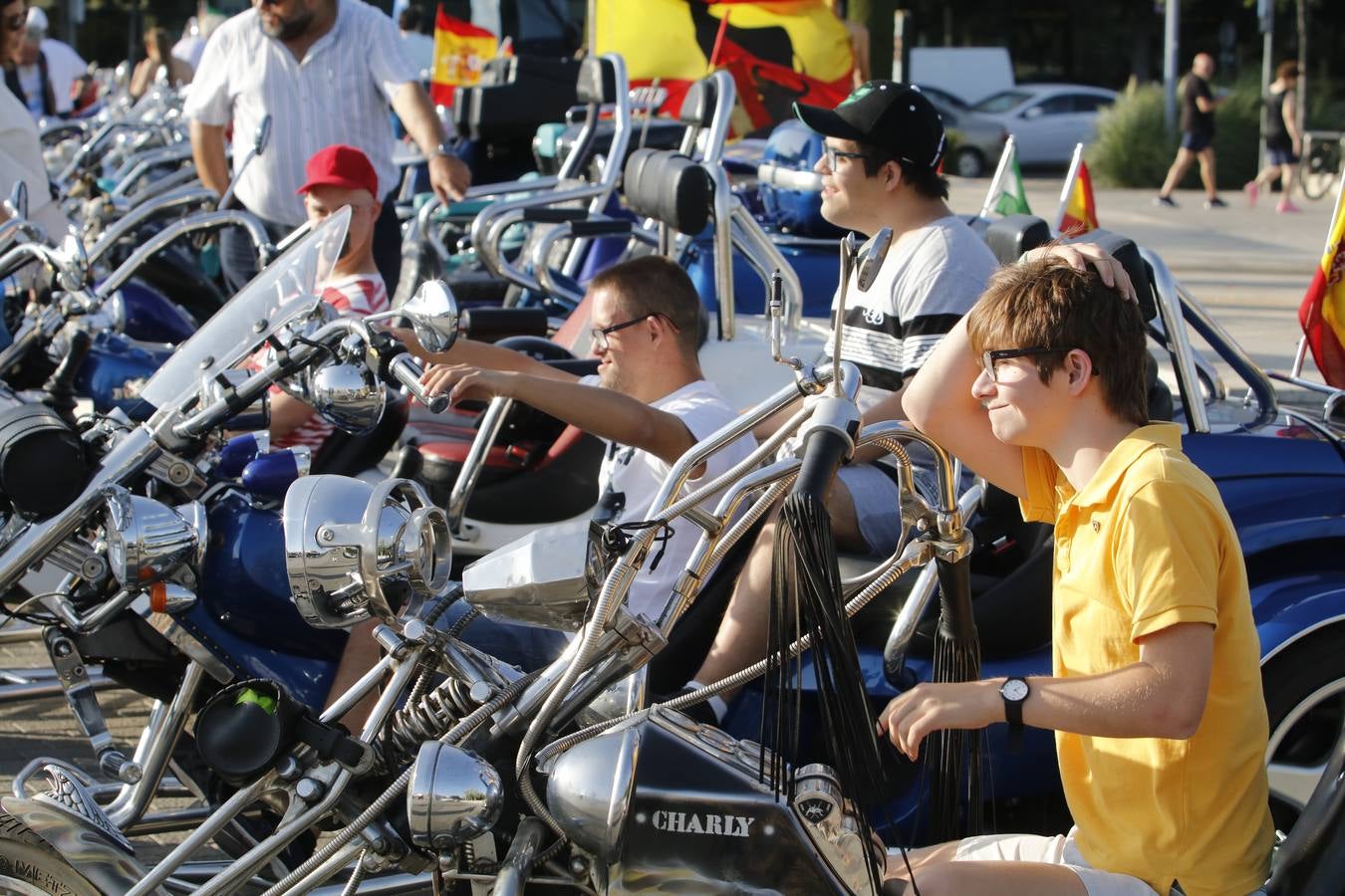 El paseo en moto de jóvenes con síndrome de Down, en imágenes