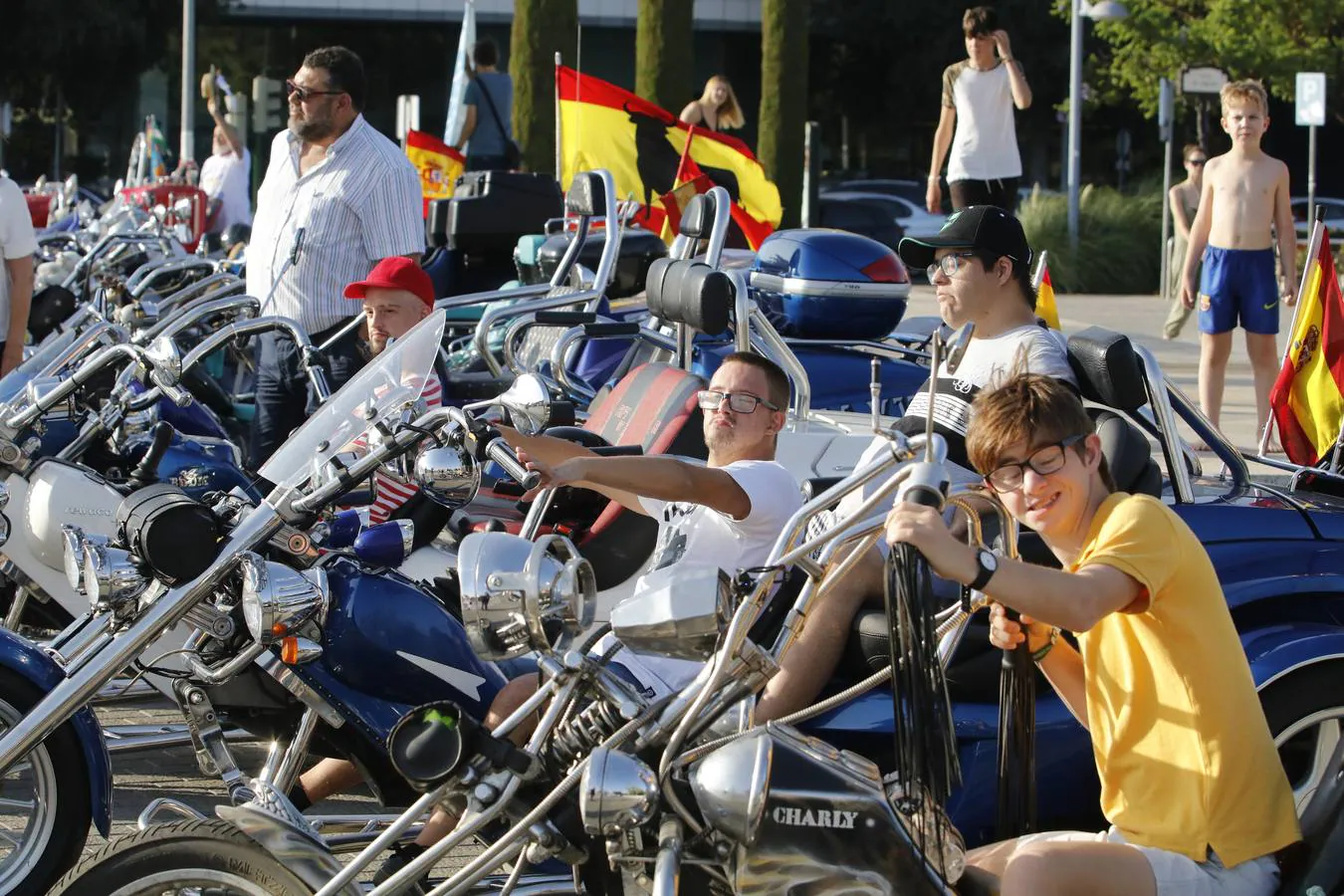 El paseo en moto de jóvenes con síndrome de Down, en imágenes