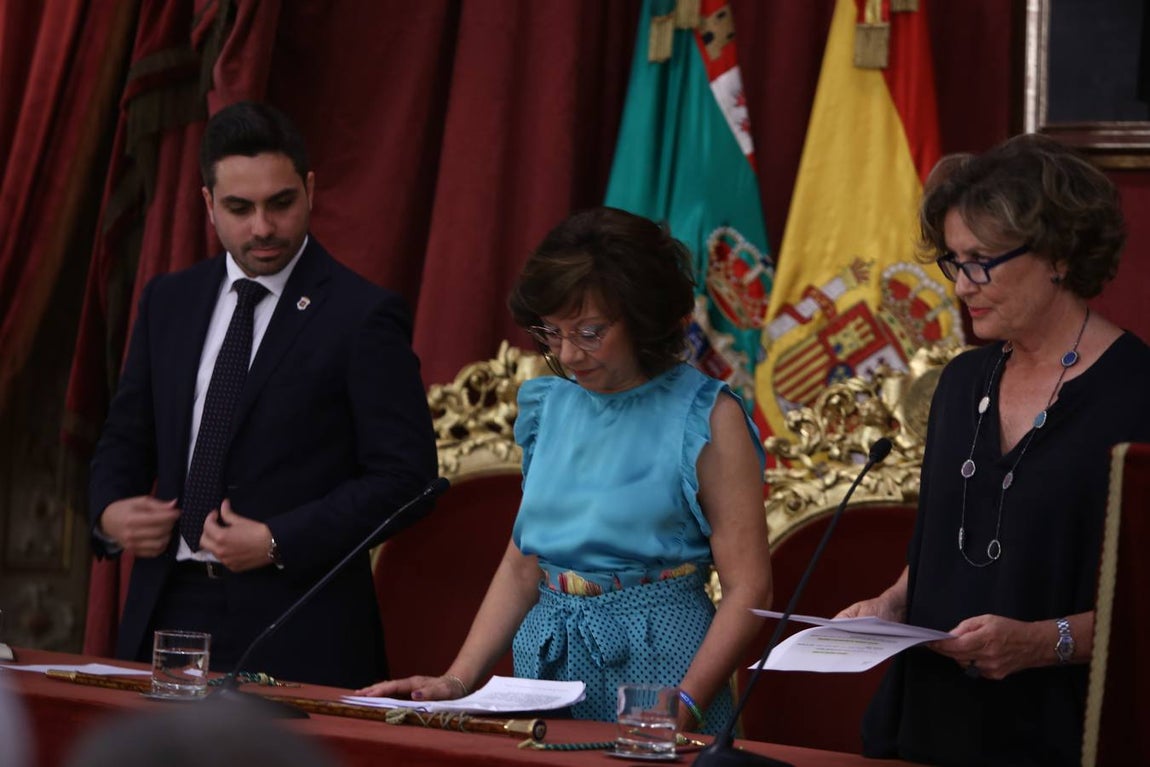 FOTOS: Caras nuevas y rostros conocidos en la Diputación de Cádiz