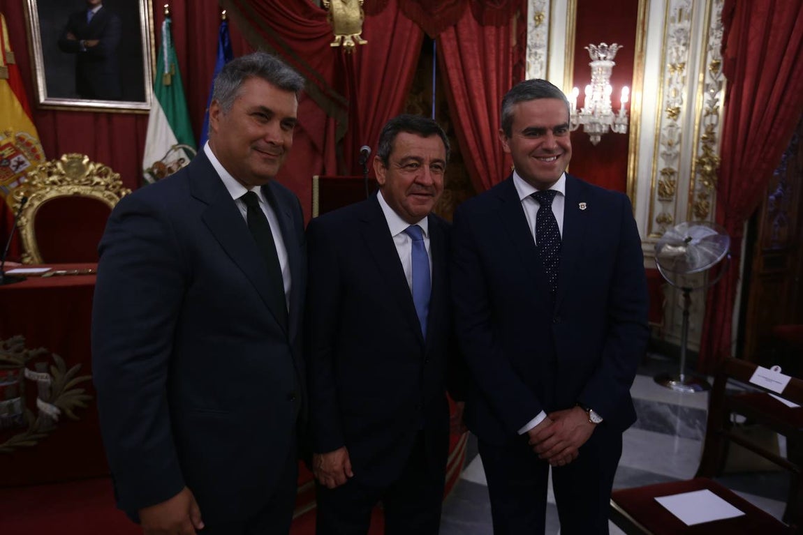 FOTOS: Caras nuevas y rostros conocidos en la Diputación de Cádiz