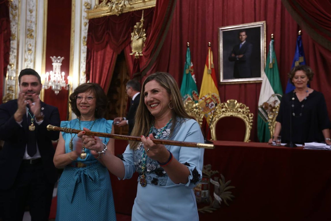 FOTOS: Caras nuevas y rostros conocidos en la Diputación de Cádiz