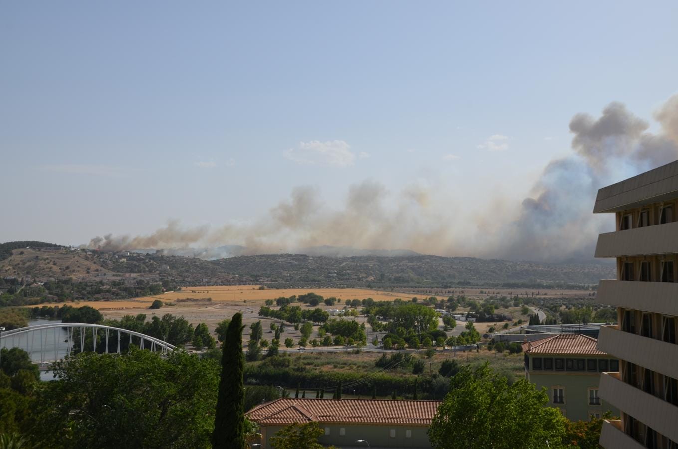 Las imágenes del incendio de la urbanización Montesión de Toledo