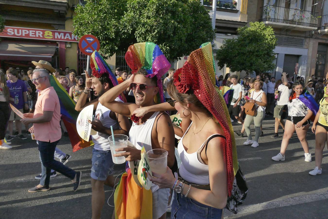 En imágenes, la cabalgata del orgullo LGTBI en Sevilla