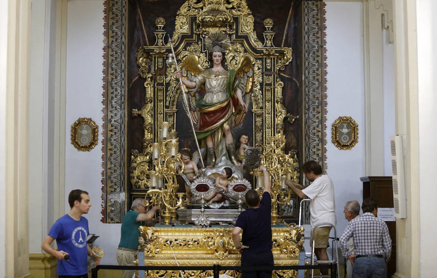 En imágenes, los preparativos de la procesión por el Año Jubilar del Sagrado Corazón