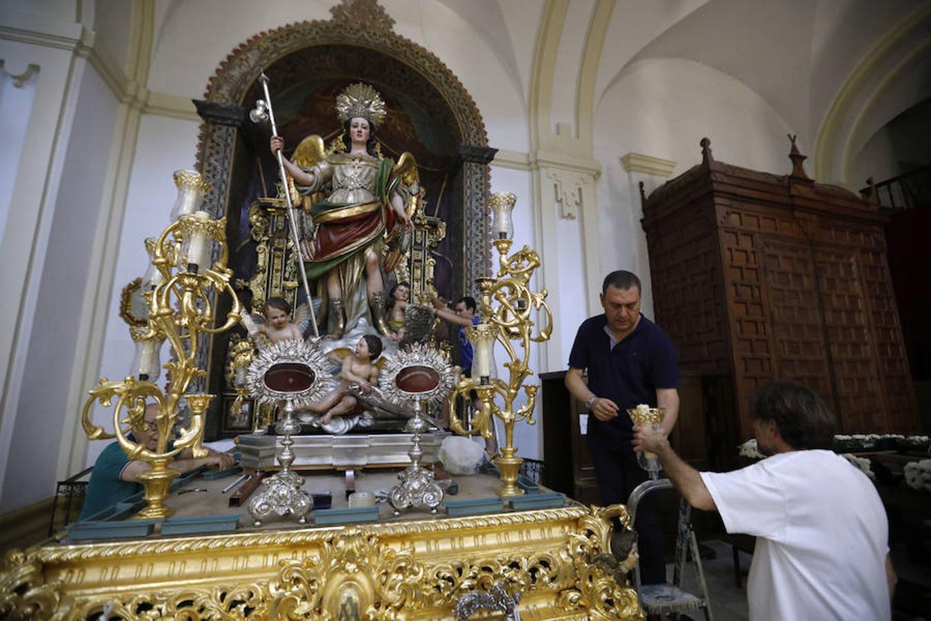 En imágenes, los preparativos de la procesión por el Año Jubilar del Sagrado Corazón