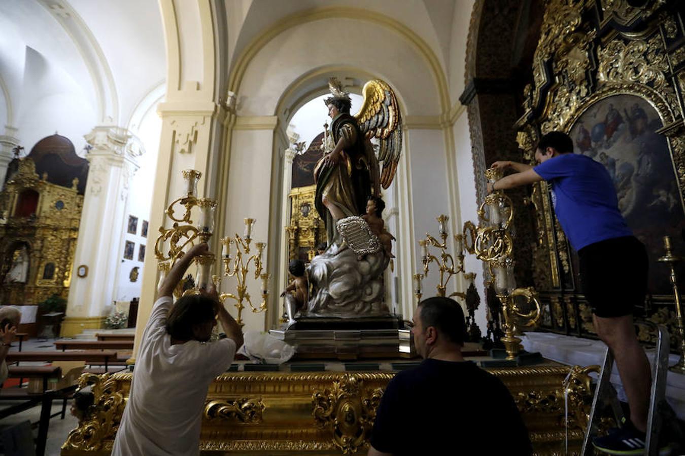 En imágenes, los preparativos de la procesión por el Año Jubilar del Sagrado Corazón