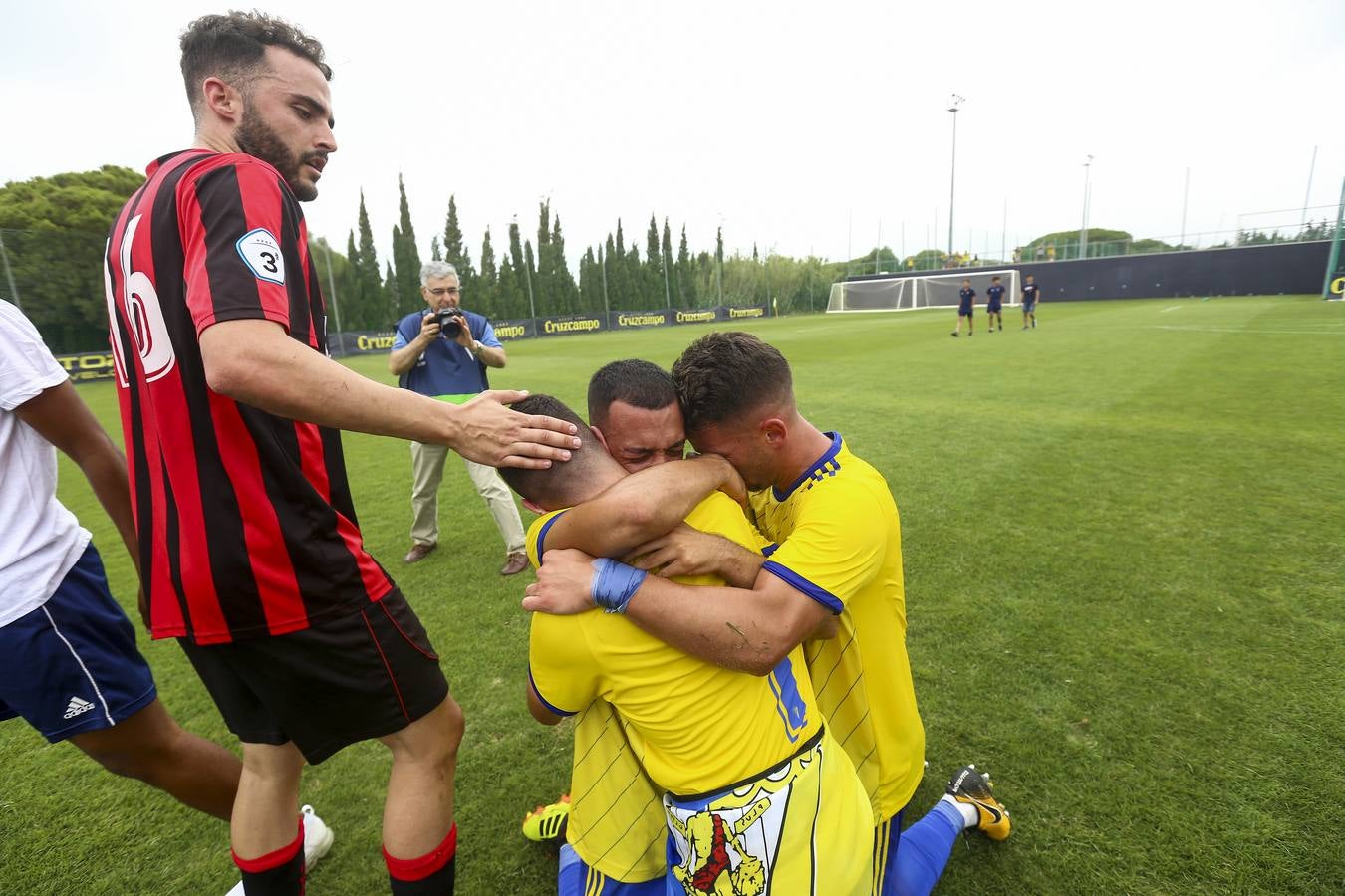 La celebración del histórico ascenso del Cádiz B, en imágenes