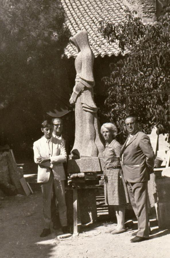 Escultura de la Mujer toledana en el taller de los hermanos Béjar. Colección particular.. 
