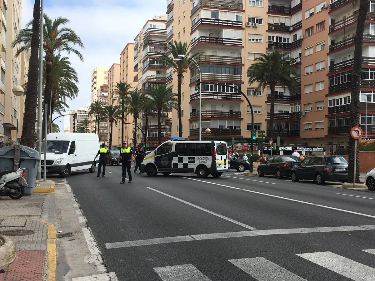Tres heridos en un aparatoso accidente en la Avenida Cayetano del Toro en Cádiz