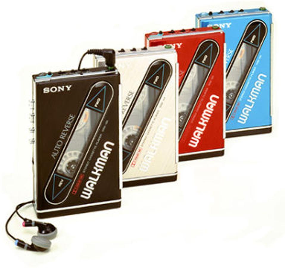 El relevo. El Sony Walkman WM-101 funcionaba con baterías recargables y su diseño era más fino que su predecesor. Llegó en 1987.