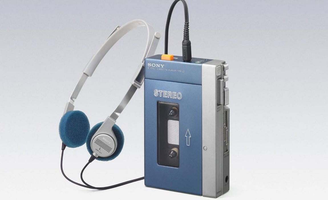 El pionero. Sony Walkman TPS-L2 fue el modelo que loo cambió todo. Se lanzó en 1979 y permitía reproducir cintas de casete.