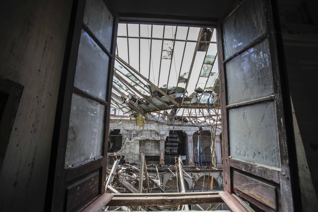 En el interior del antiguo cine de la calle Trajano (y II)