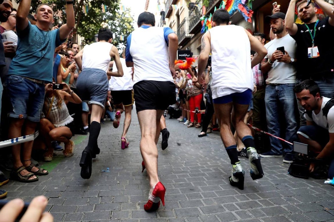 La carrera de tacones en el Orgullo Gay de Madrid, en imágenes