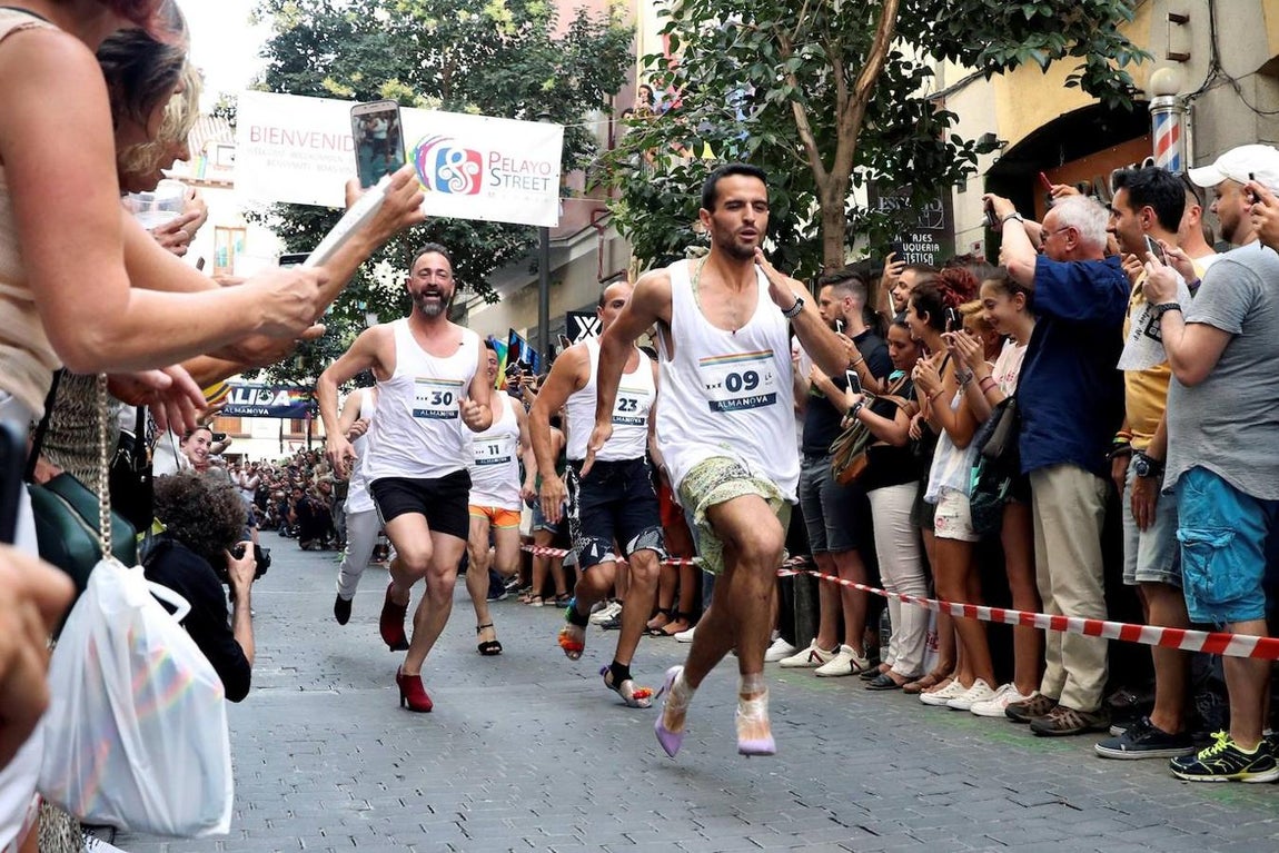 La carrera de tacones en el Orgullo Gay de Madrid, en imágenes