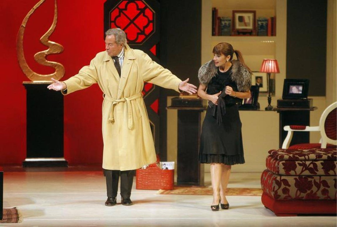 Arturo Fernández interpreta una escena de «La Muñeca Rusa». 