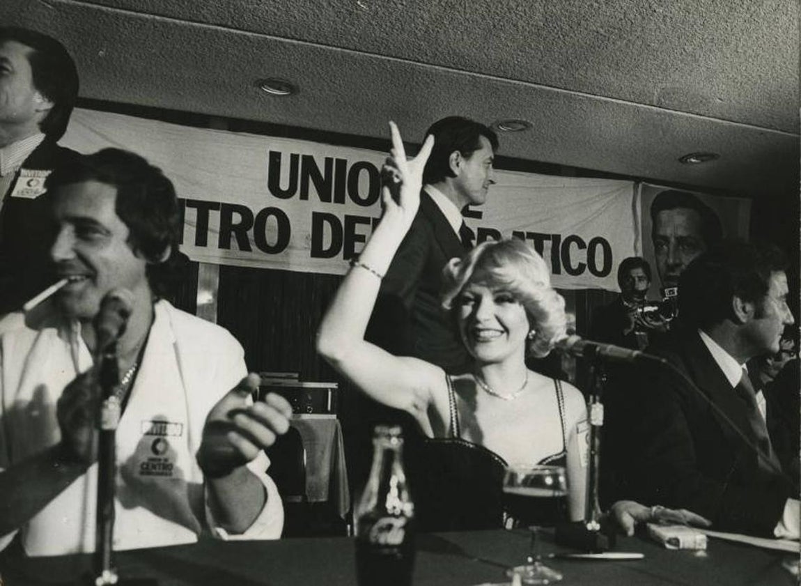 El actor, durante un acto junto a Bárbara Rey. 