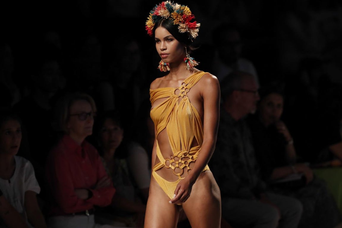 El desfile de Dolores Cortés en la MBFW, en imágenes