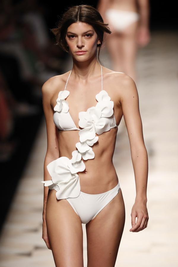 El desfile de Dolores Cortés en la MBFW, en imágenes