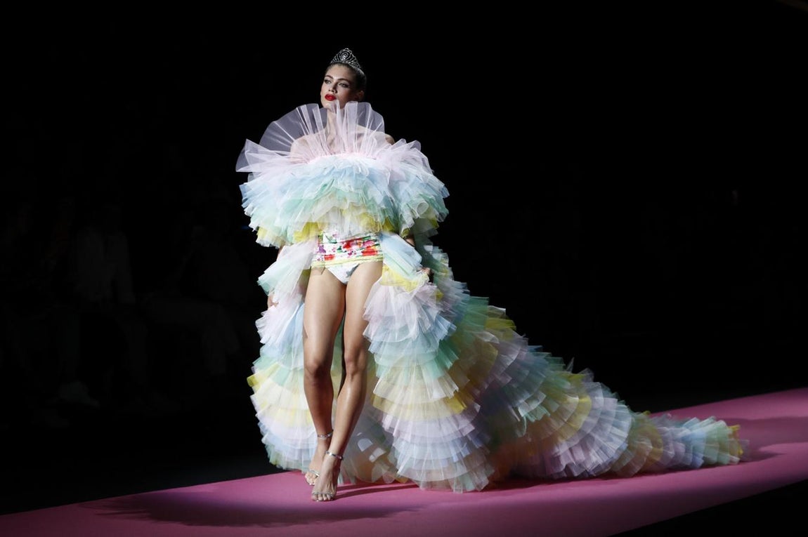 Andrés Sardá, derroche de sensualidad en la MBFW