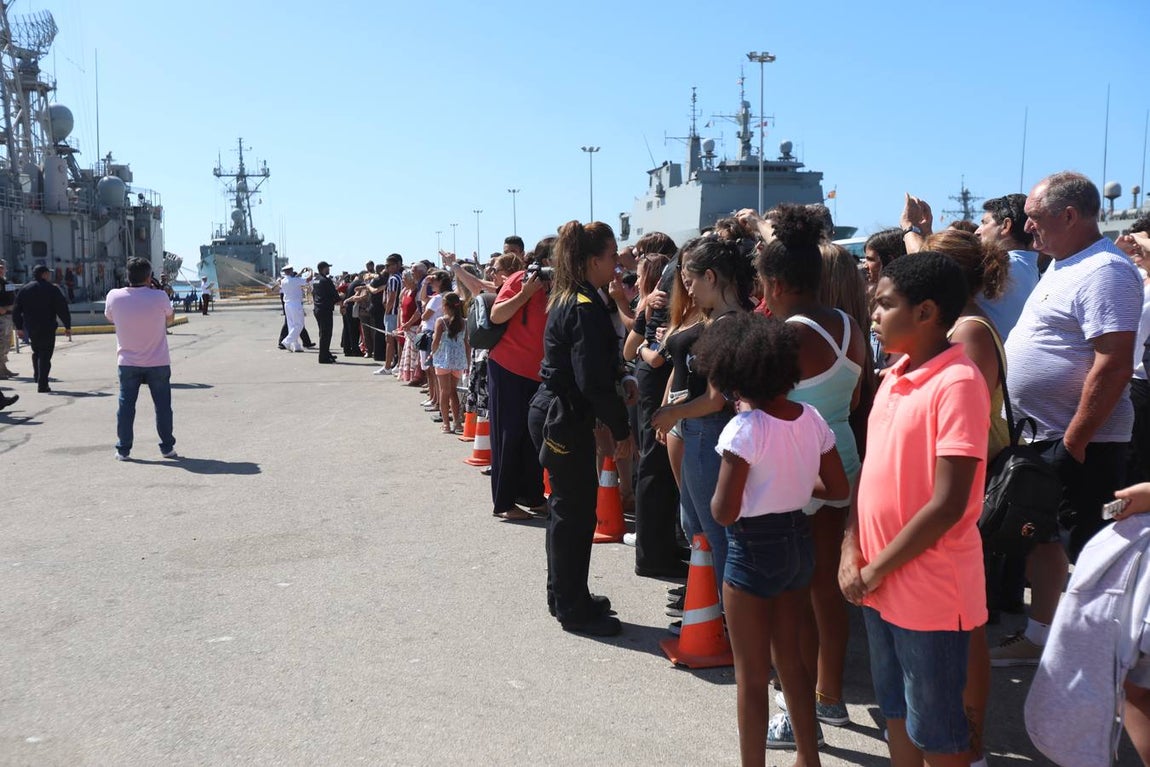 Las fotos de la despedida a la fragata Canarias