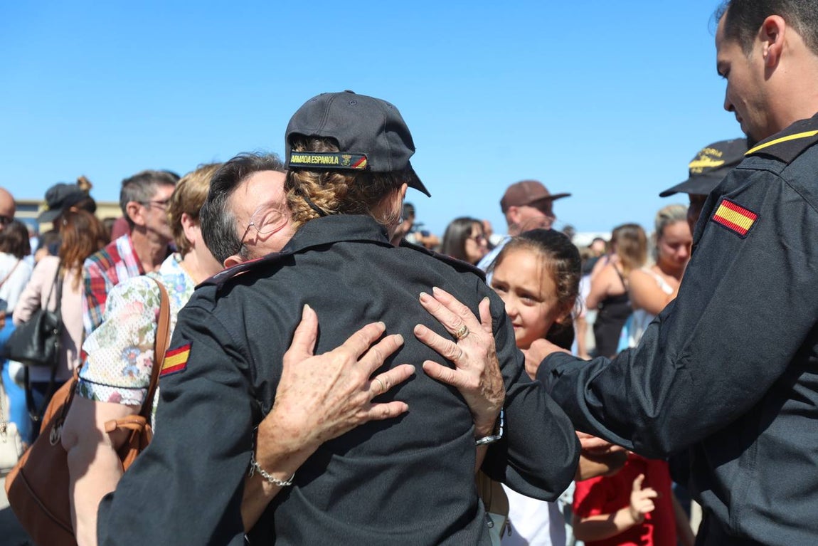 Las fotos de la despedida a la fragata Canarias
