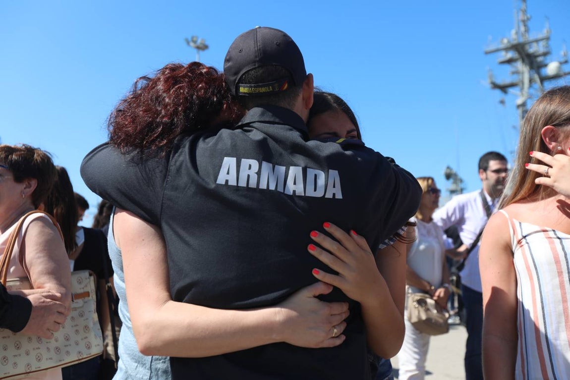Las fotos de la despedida a la fragata Canarias