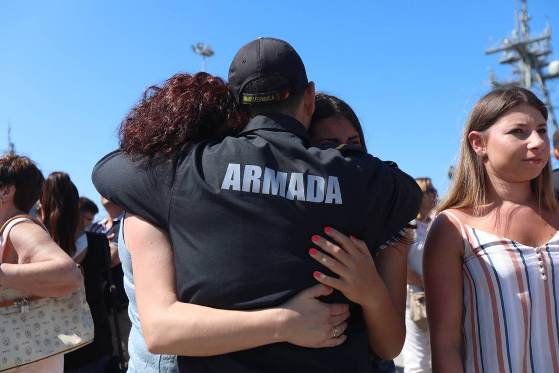 Las fotos de la despedida a la fragata Canarias