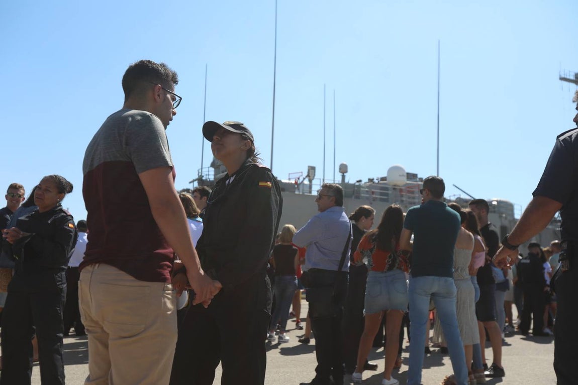 Las fotos de la despedida a la fragata Canarias