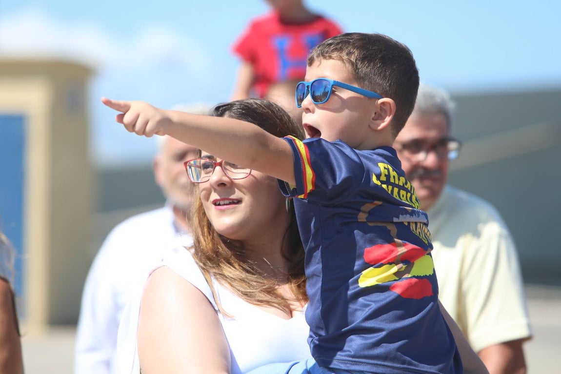 Las fotos de la despedida a la fragata Canarias
