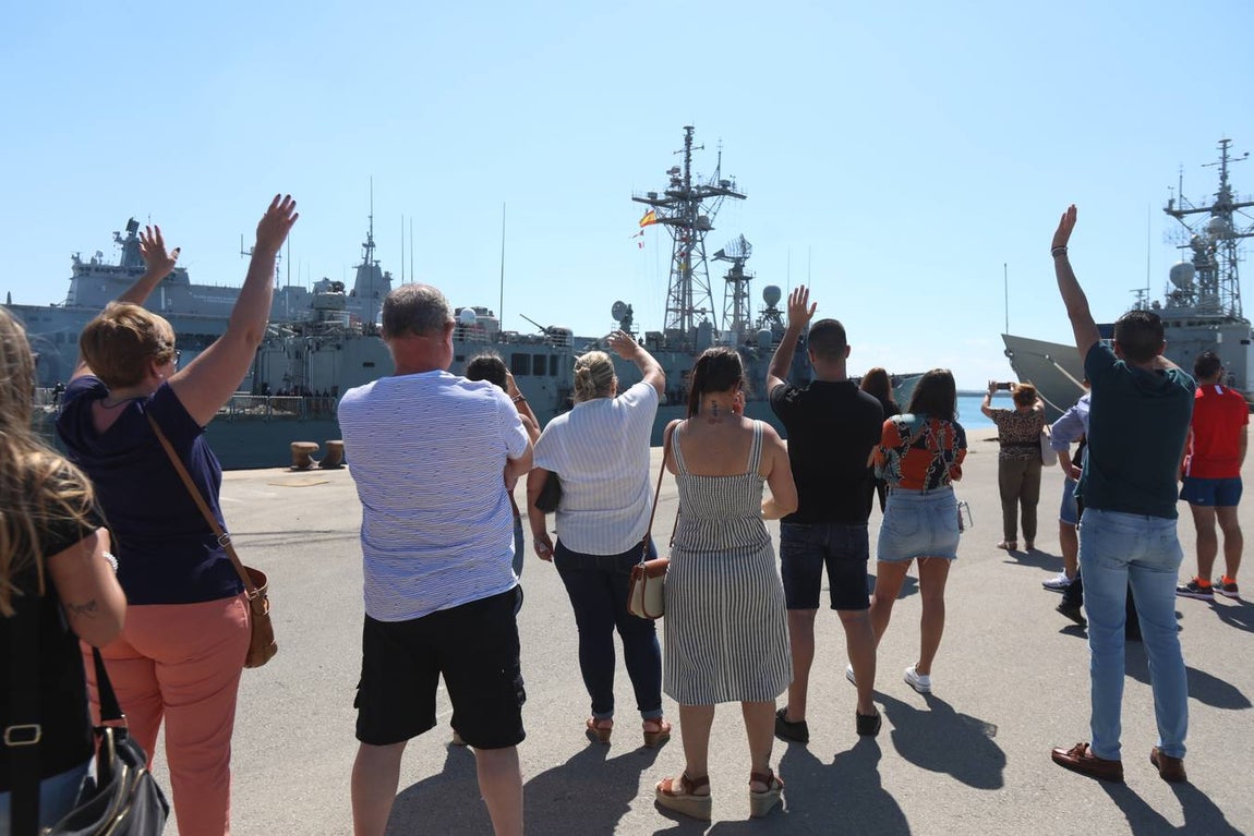 Las fotos de la despedida a la fragata Canarias