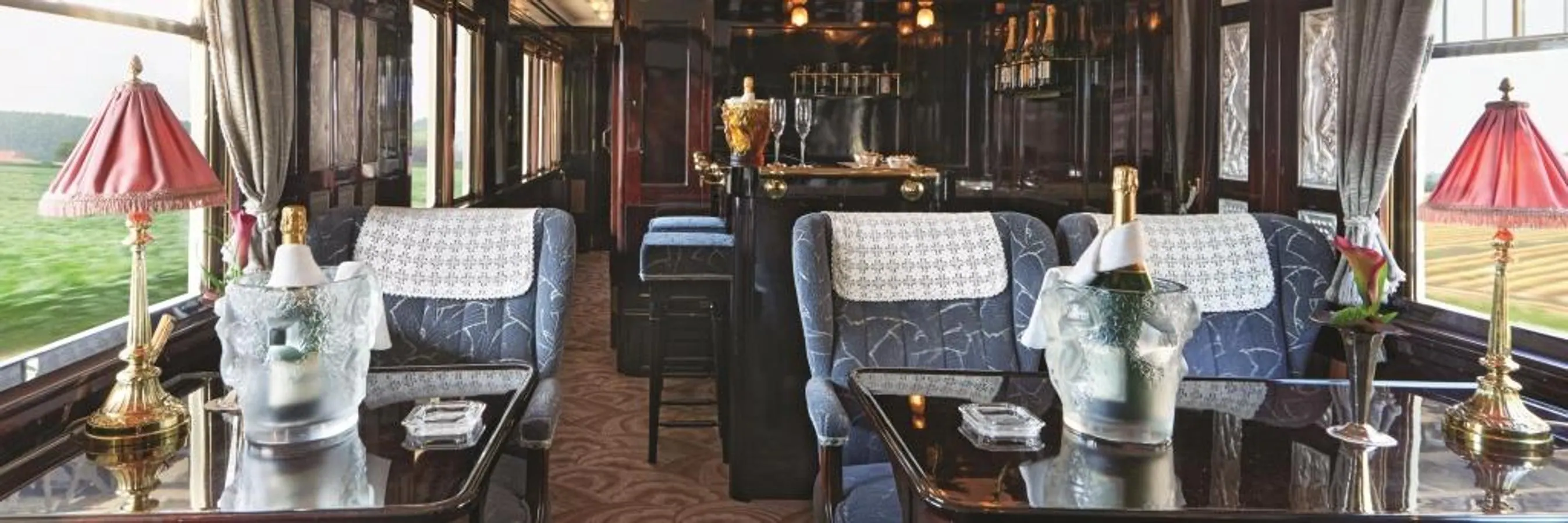 Venice Orient Express. La experiencia a bordo es digna de los ricos personajes de la novela de Christie: incluye traslado gratuito en un coche de lujo hasta el tren, botellas de champagne, mayordomo y albornoces y sábanas de lujo en las suites