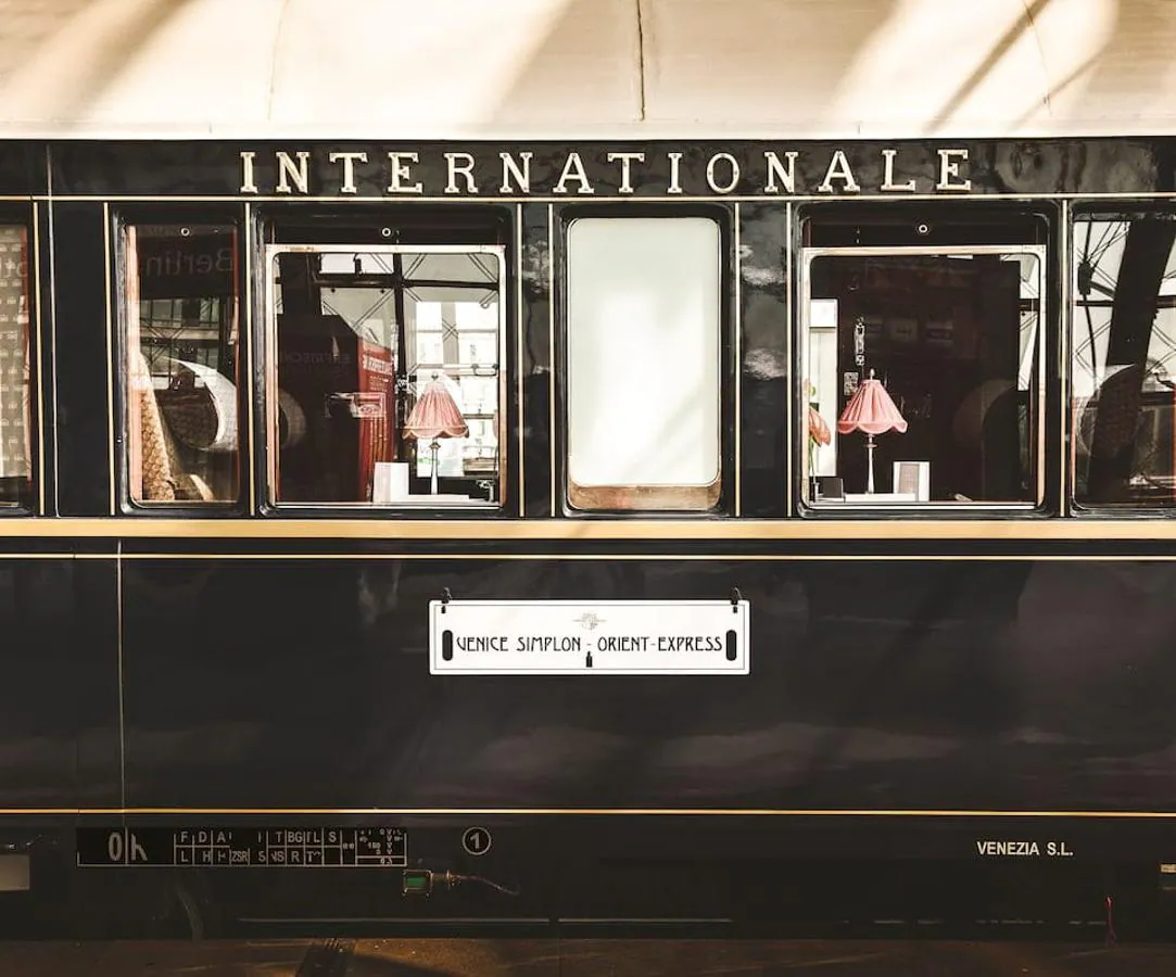 Venice Orient Express. El tren emblemático de lujo que unía París con Constantinopla (Estambul) sigue cubriendo su ruta para los románticos ávidos de aventuras y nostalgia