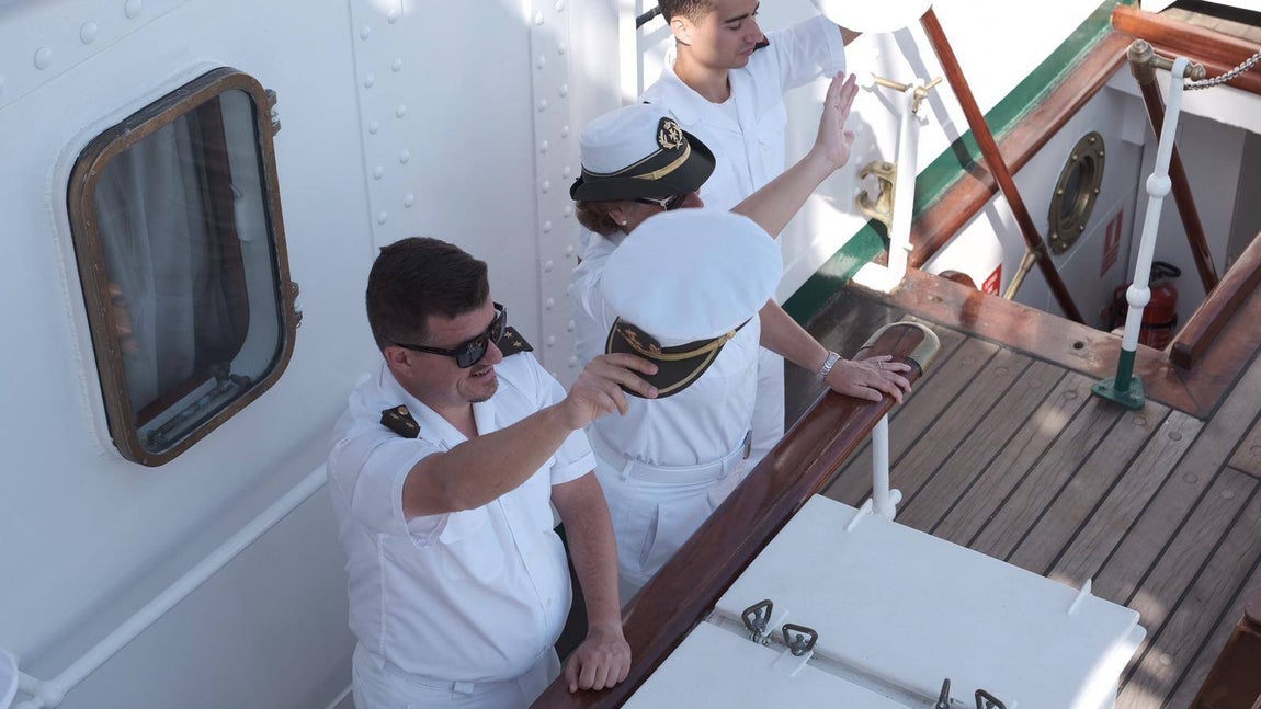 FOTOS: Elcano leva anclas tras recibir a miles de personas en Getxo