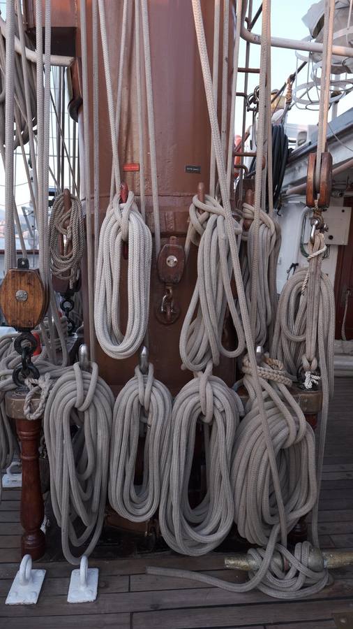 FOTOS: Elcano leva anclas tras recibir a miles de personas en Getxo