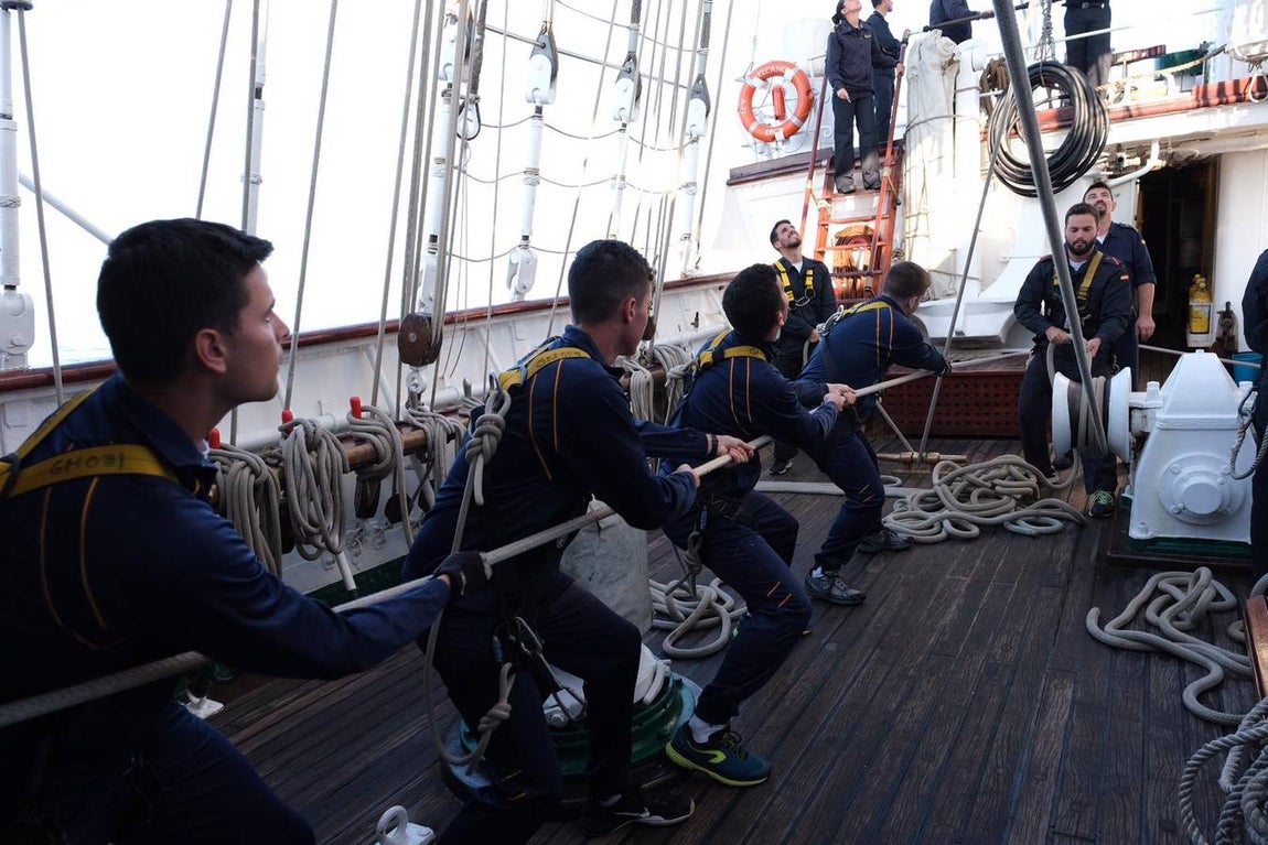 Fotos: Se acerca el fin del crucero de instrucción para la dotación de Elcano
