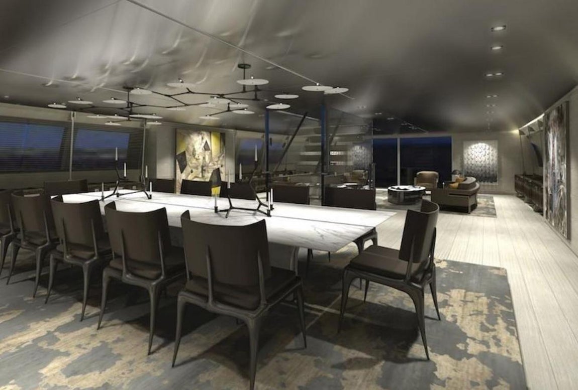 Badis 1. Su casco es de acero y cuenta con una superestructura de aluminio con cubiertas de teca