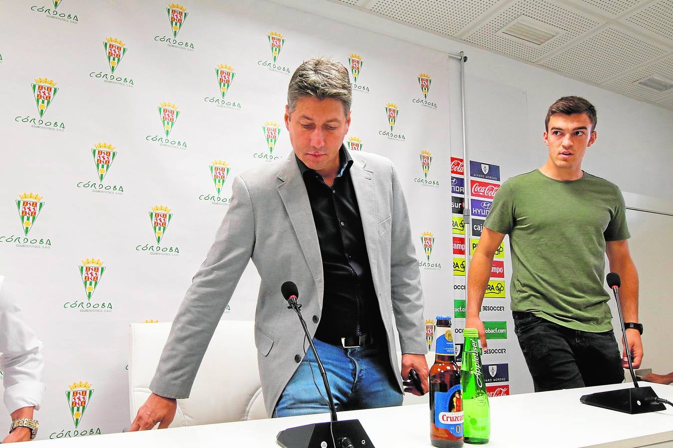 La presentación de Víctor Ruiz y Edu Frías en el Córdoba CF, en imágenes