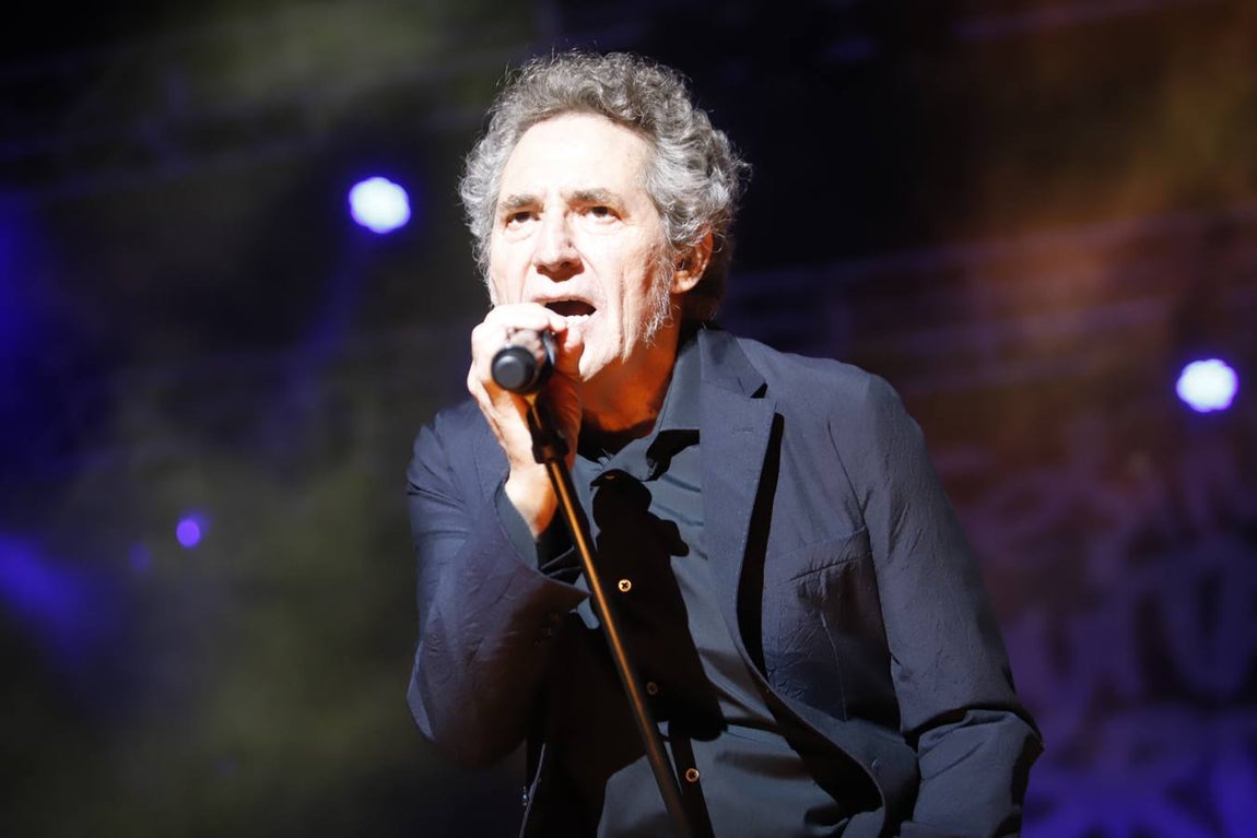Miguel Ríos cierra el Festival de la Guitarra de Córdoba con su «rock sinfónico»