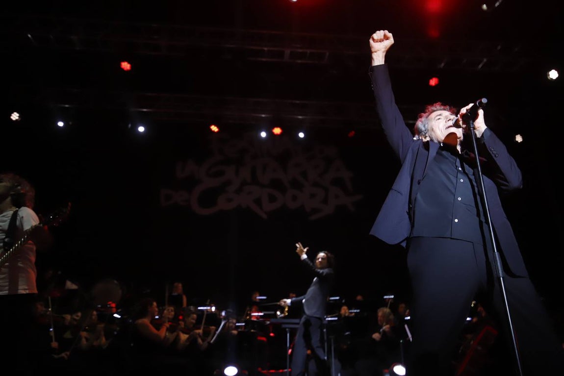 Miguel Ríos cierra el Festival de la Guitarra de Córdoba con su «rock sinfónico»