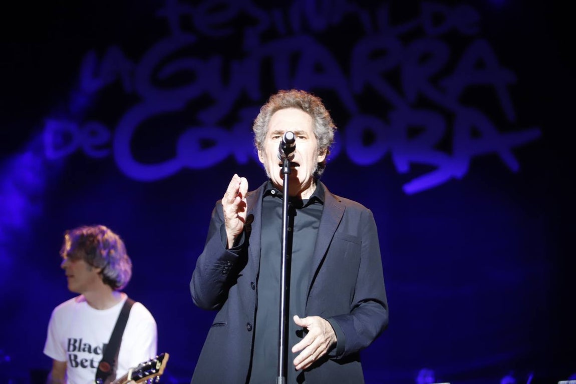 Miguel Ríos cierra el Festival de la Guitarra de Córdoba con su «rock sinfónico»