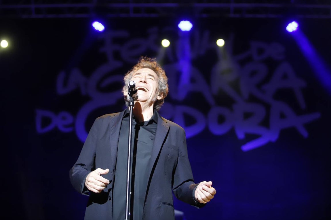 Miguel Ríos cierra el Festival de la Guitarra de Córdoba con su «rock sinfónico»