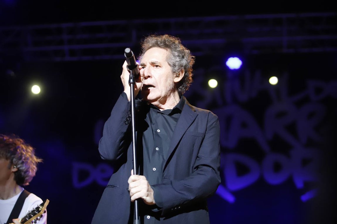 Miguel Ríos cierra el Festival de la Guitarra de Córdoba con su «rock sinfónico»