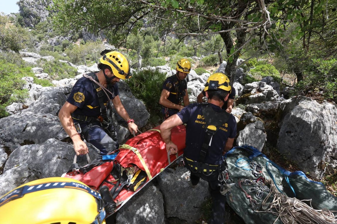 FOTOS: El Grupo de Rescate en Montaña de Bomberos de Cádiz, en acción