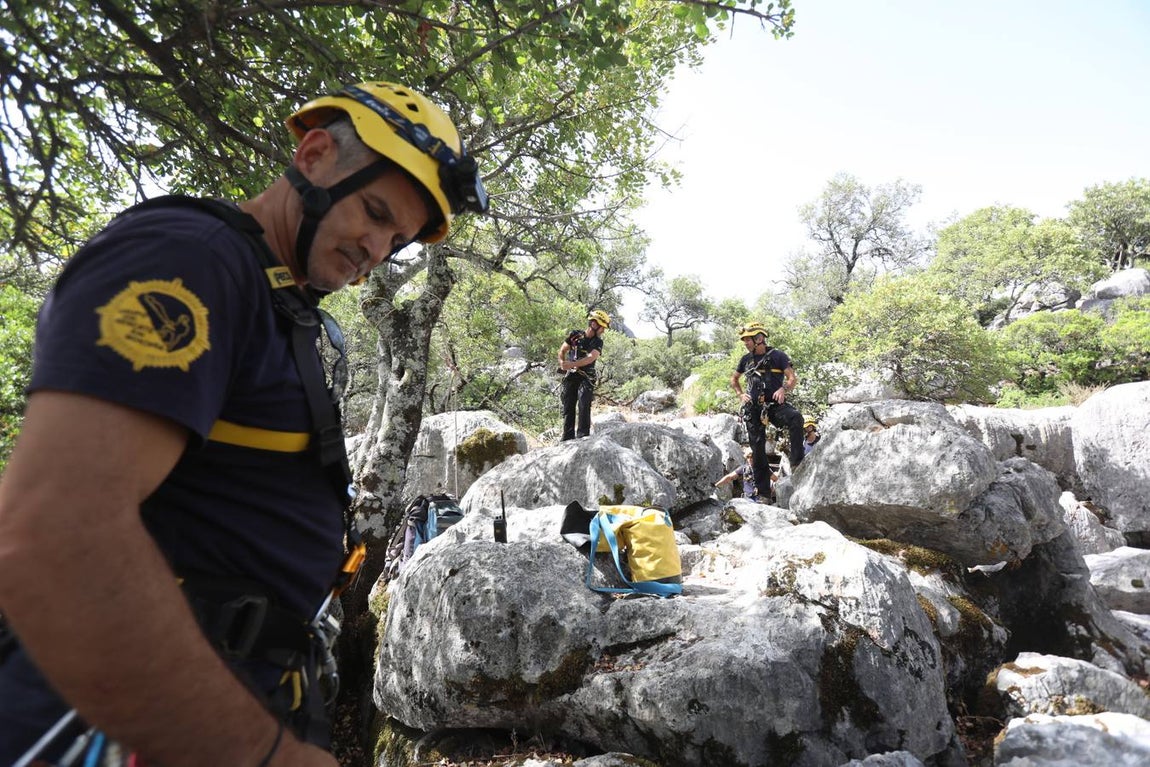FOTOS: El Grupo de Rescate en Montaña de Bomberos de Cádiz, en acción